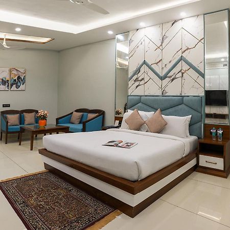 Hotel Leela Grande Карнал Екстер'єр фото