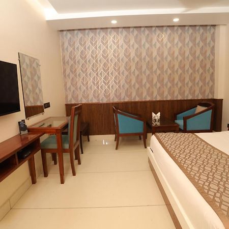 Hotel Leela Grande Карнал Екстер'єр фото