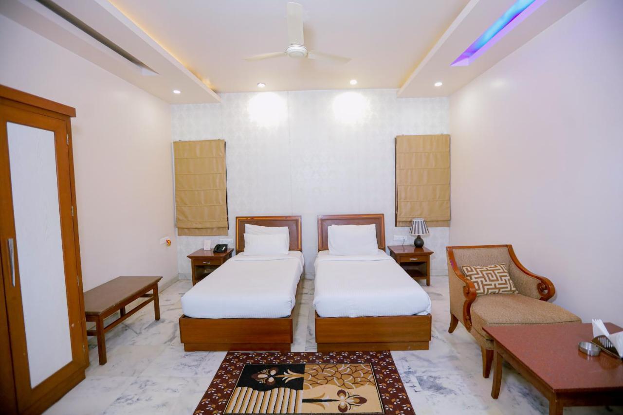 Hotel Leela Grande Карнал Екстер'єр фото