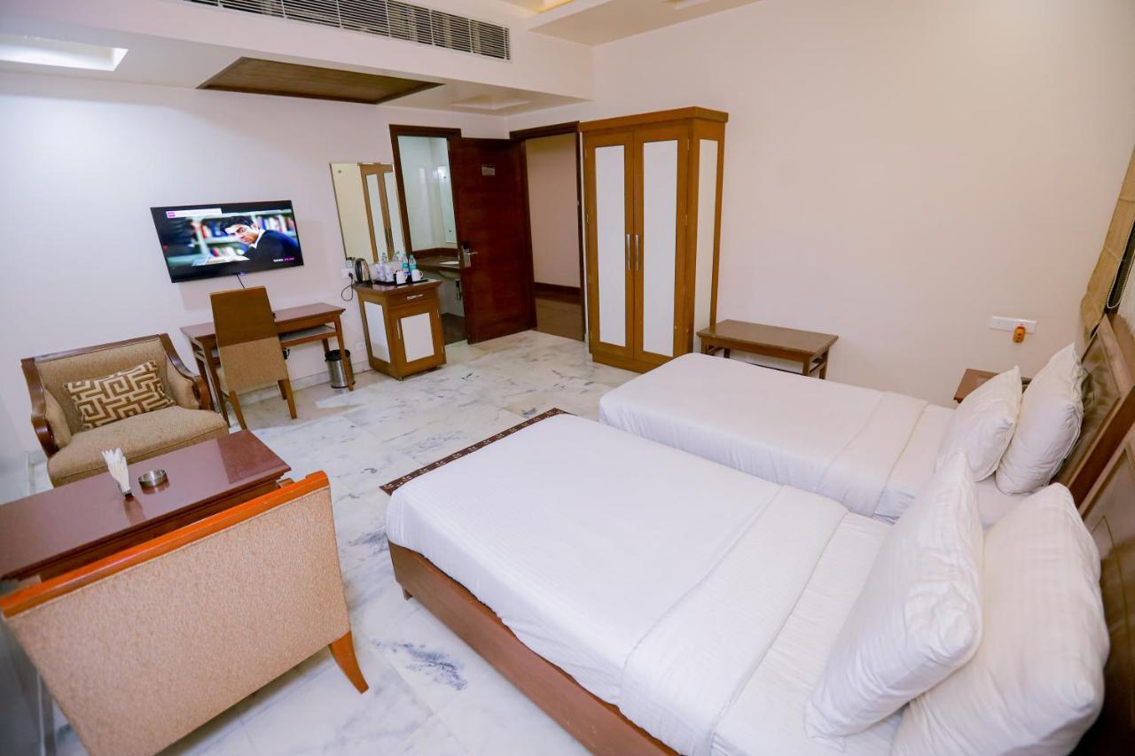 Hotel Leela Grande Карнал Екстер'єр фото