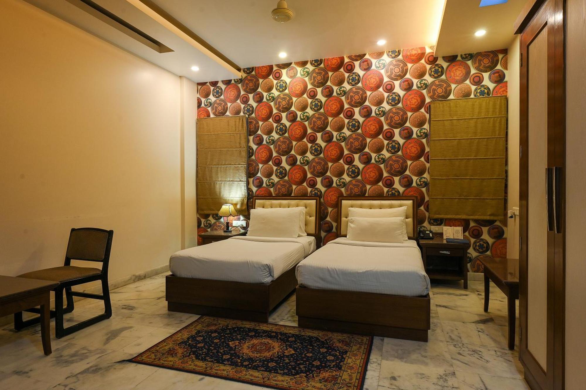 Hotel Leela Grande Карнал Екстер'єр фото