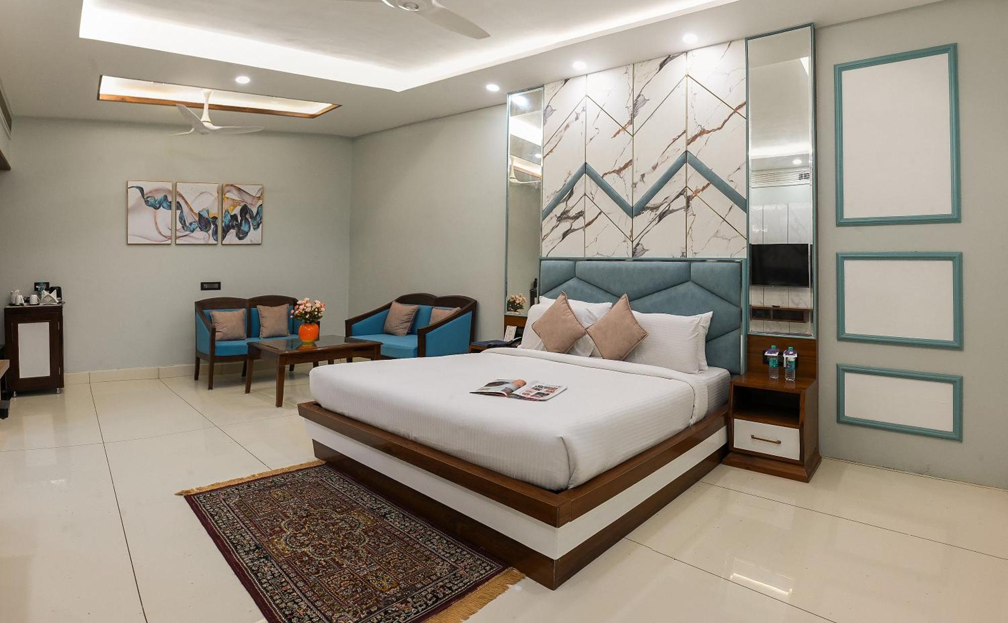 Hotel Leela Grande Карнал Екстер'єр фото