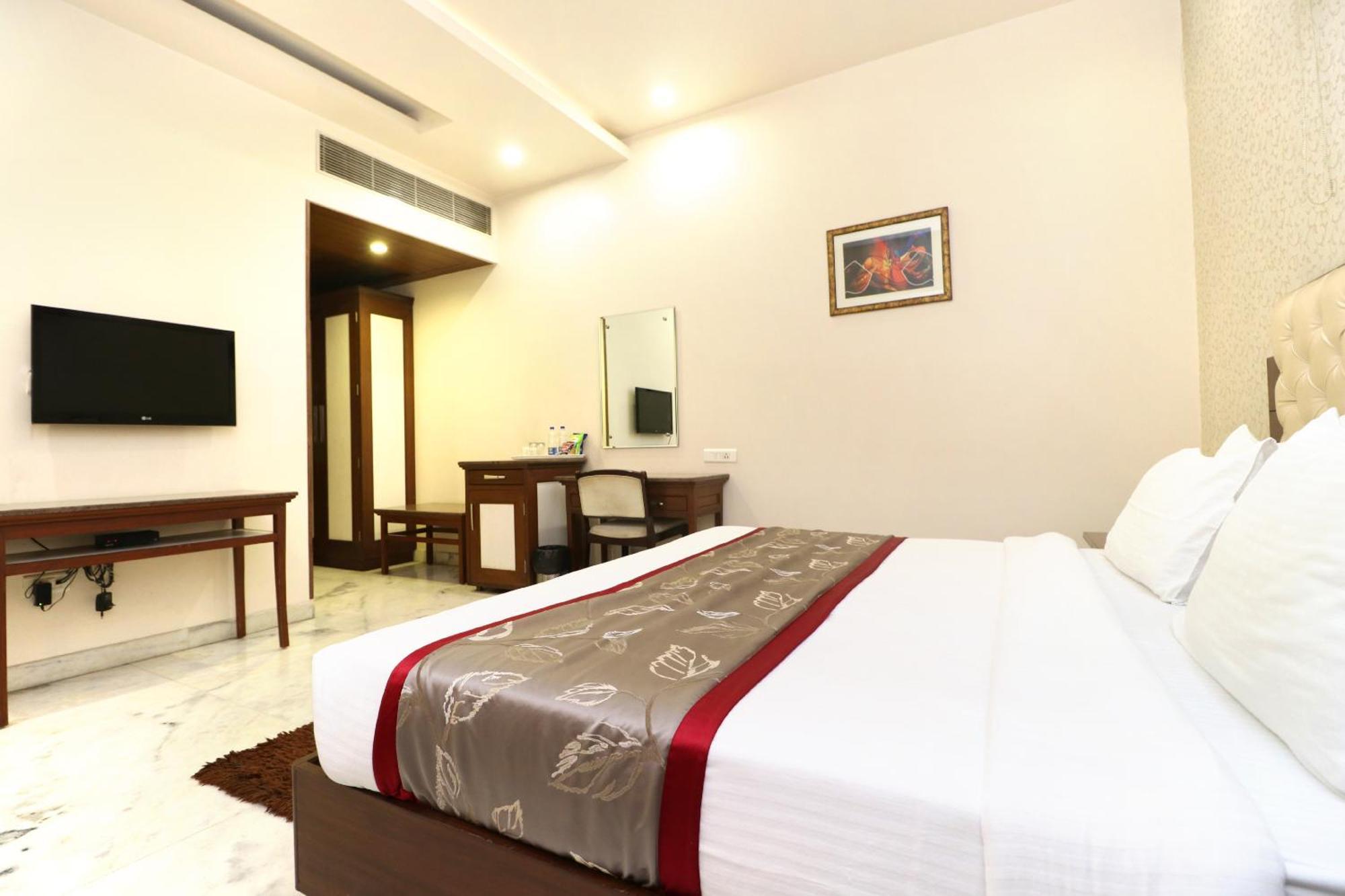 Hotel Leela Grande Карнал Екстер'єр фото