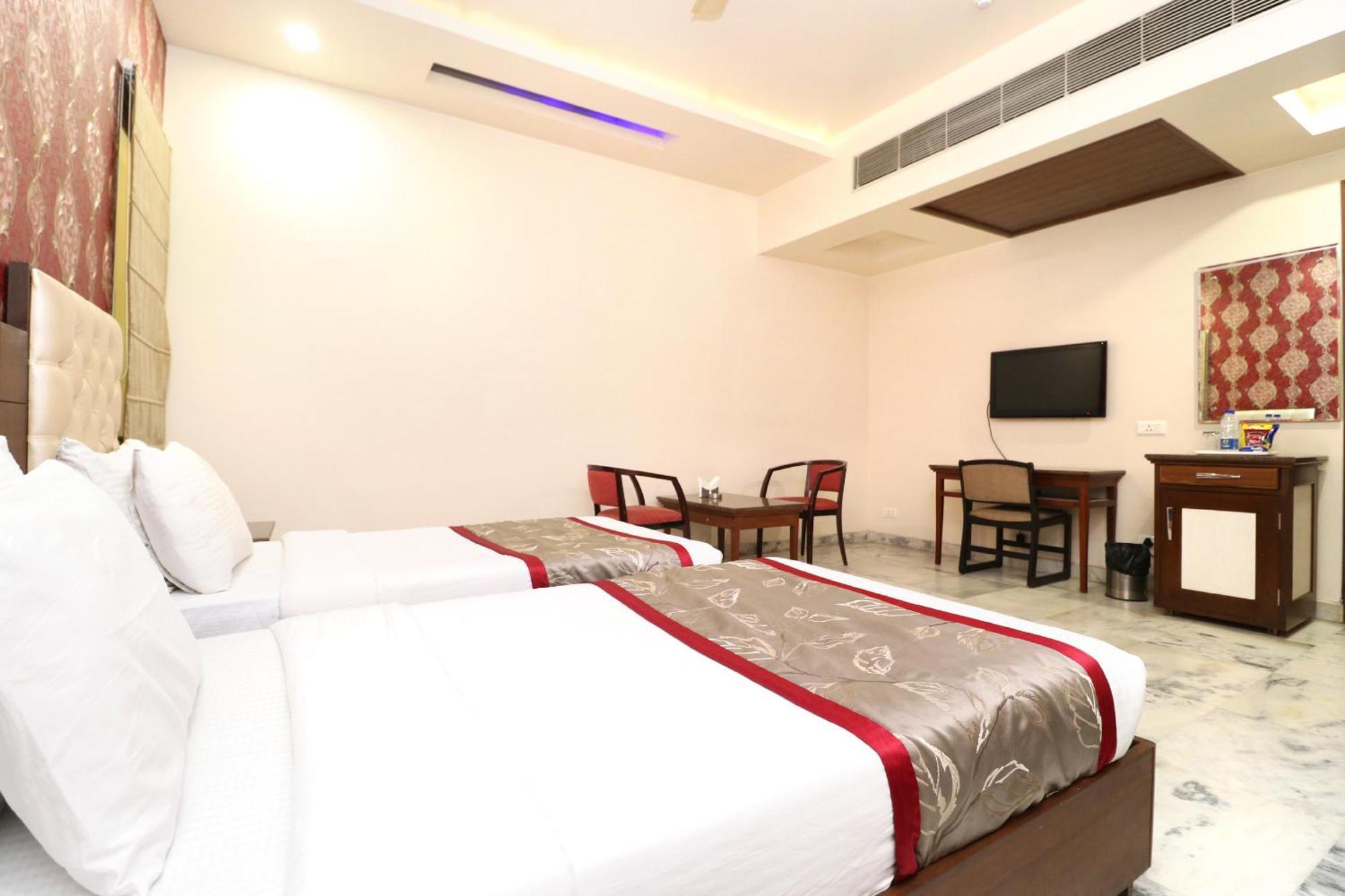 Hotel Leela Grande Карнал Екстер'єр фото