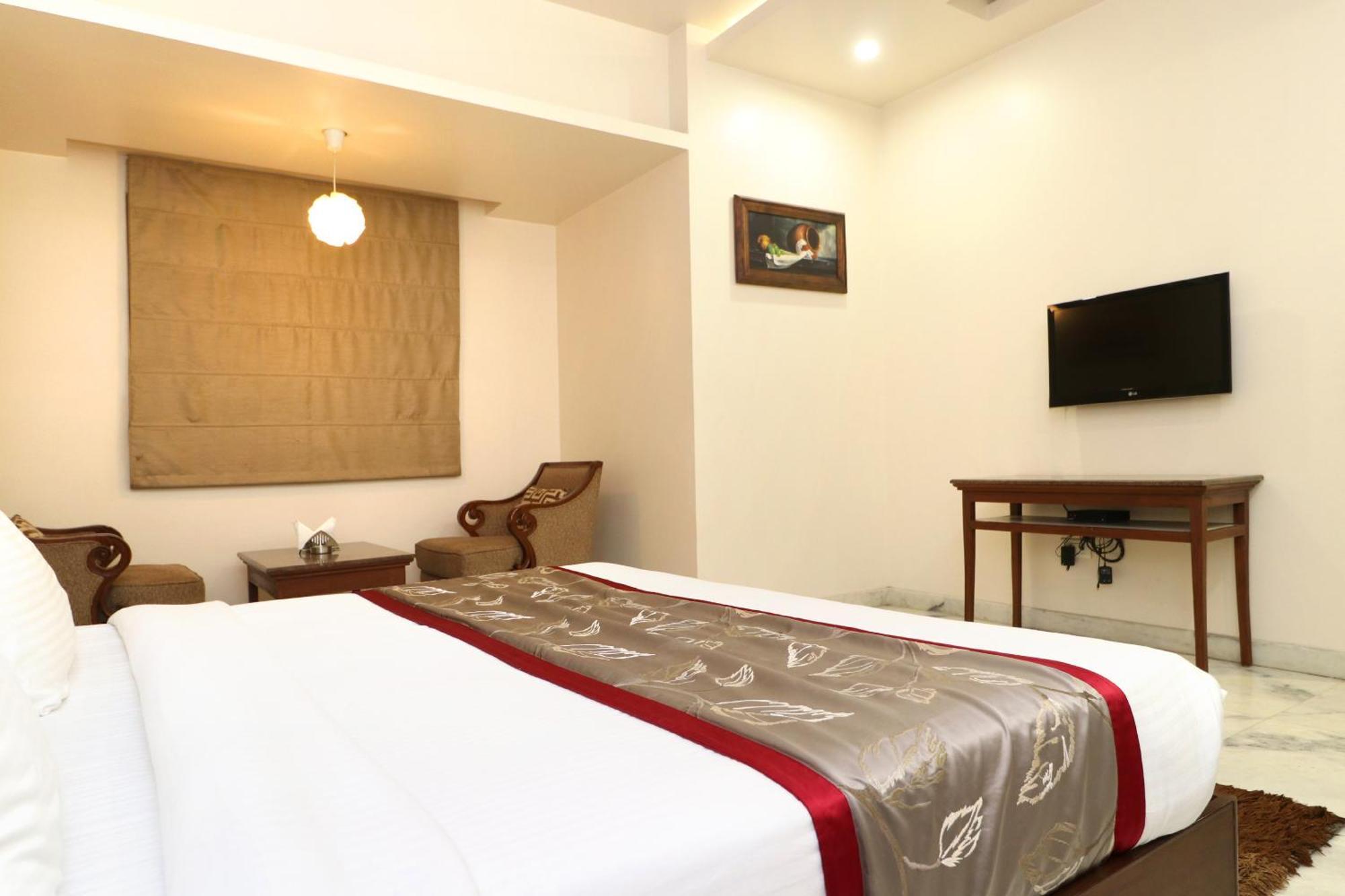 Hotel Leela Grande Карнал Екстер'єр фото