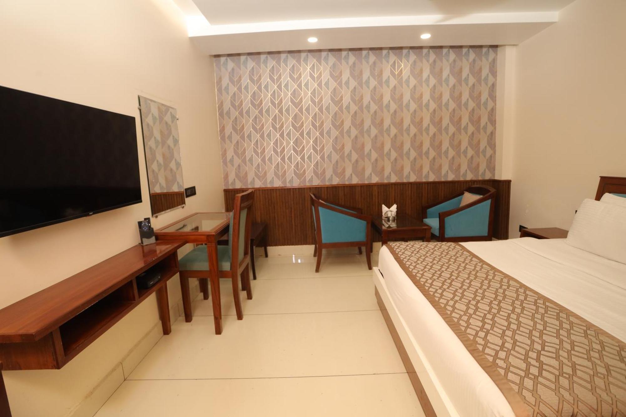 Hotel Leela Grande Карнал Екстер'єр фото