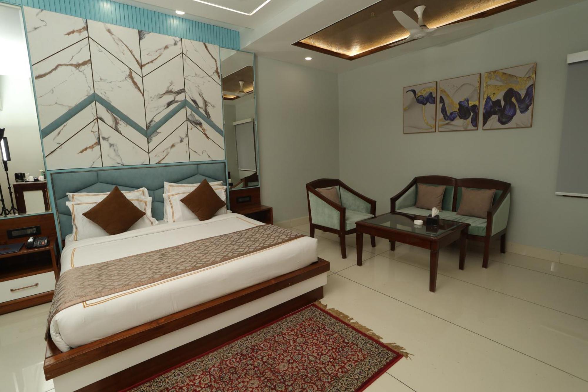 Hotel Leela Grande Карнал Екстер'єр фото