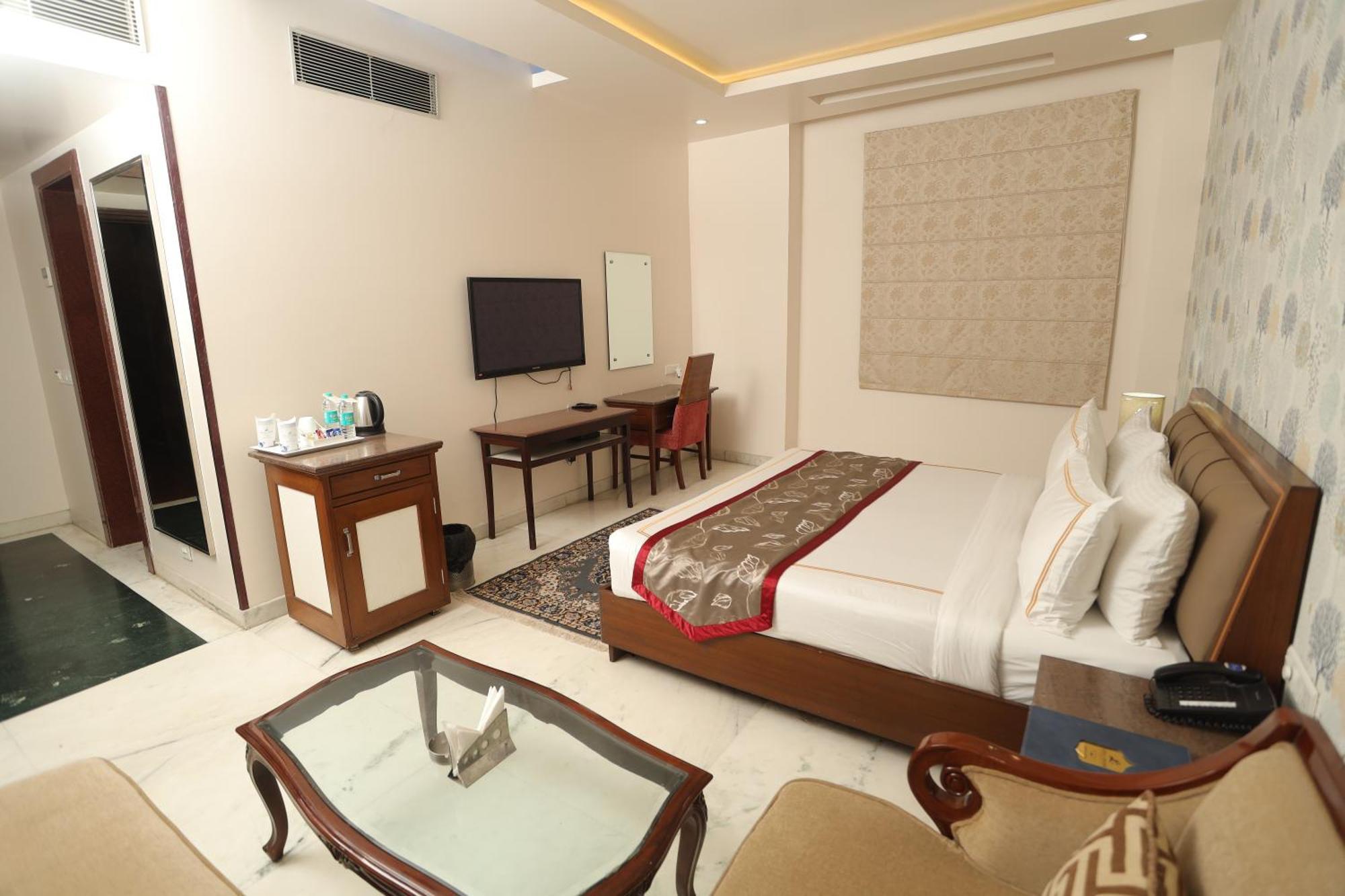 Hotel Leela Grande Карнал Екстер'єр фото